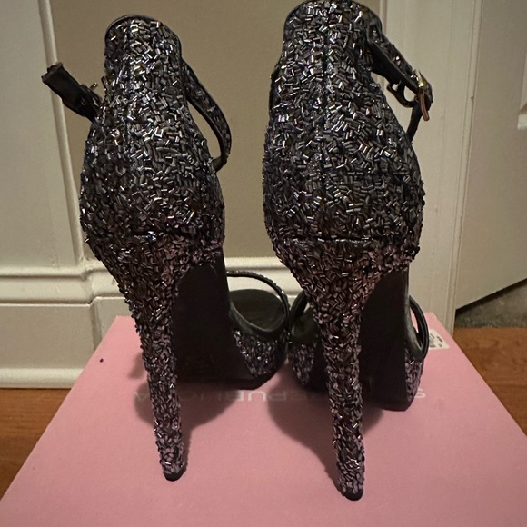 Elegant Black Glitter Heels - Picture 3 of 4